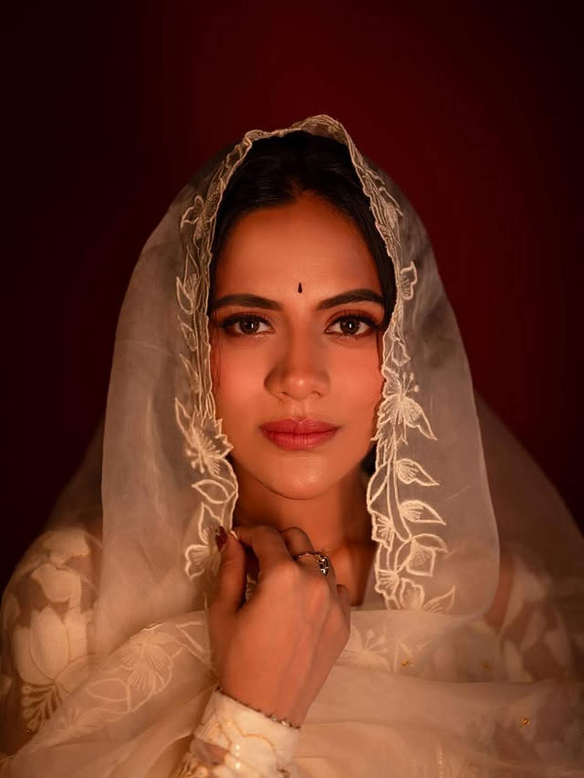 அழகு பதுமை.. ஐஸ்வர்யா!