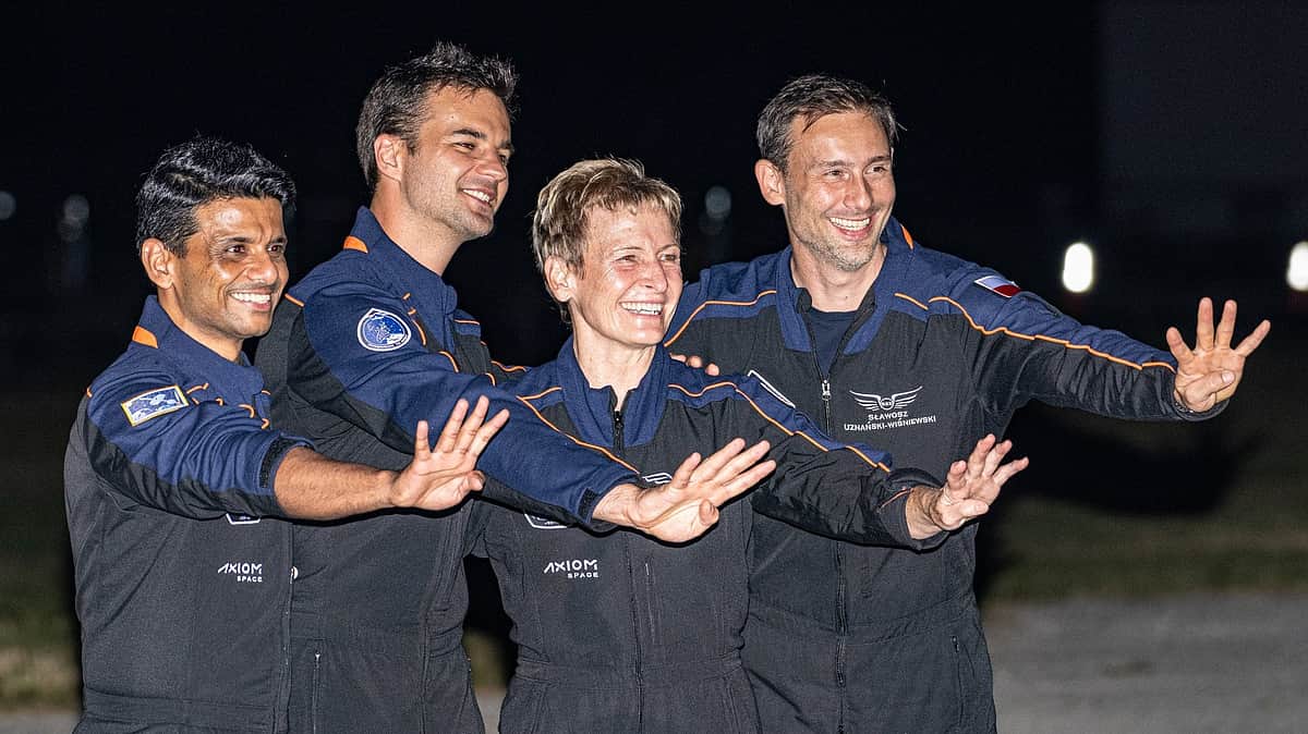 சுபான்ஷு சுக்லா குழுவுடன் விண்ணில் பாய்ந்தது ஃபால்கன்-9 ராக்கெட்!