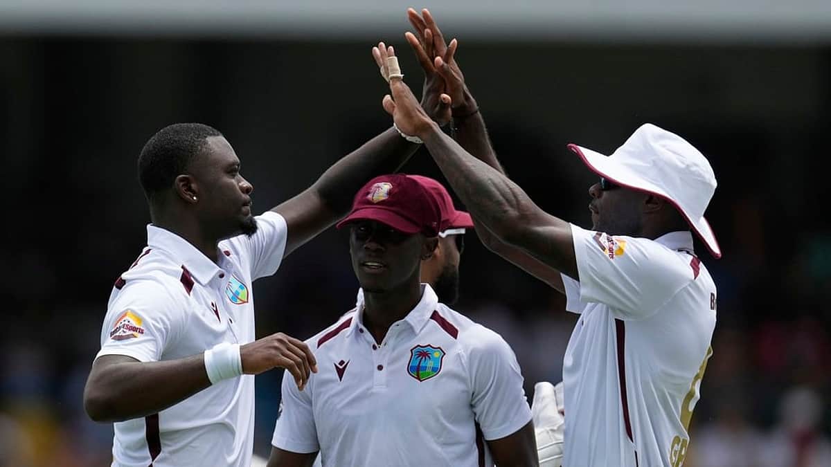 மே.இ.தீ. அபார பந்துவீச்சு: ஆஸி. 3 விக்கெட்டுகளை இழந்து தடுமாற்றம்!