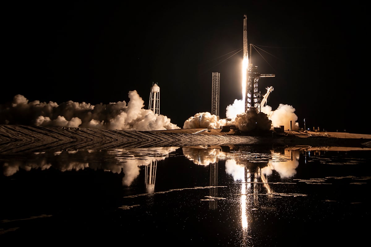 விண்ணில் பாய்ந்த பால்கன் 9 ராக்கெட் - புகைப்படங்கள்