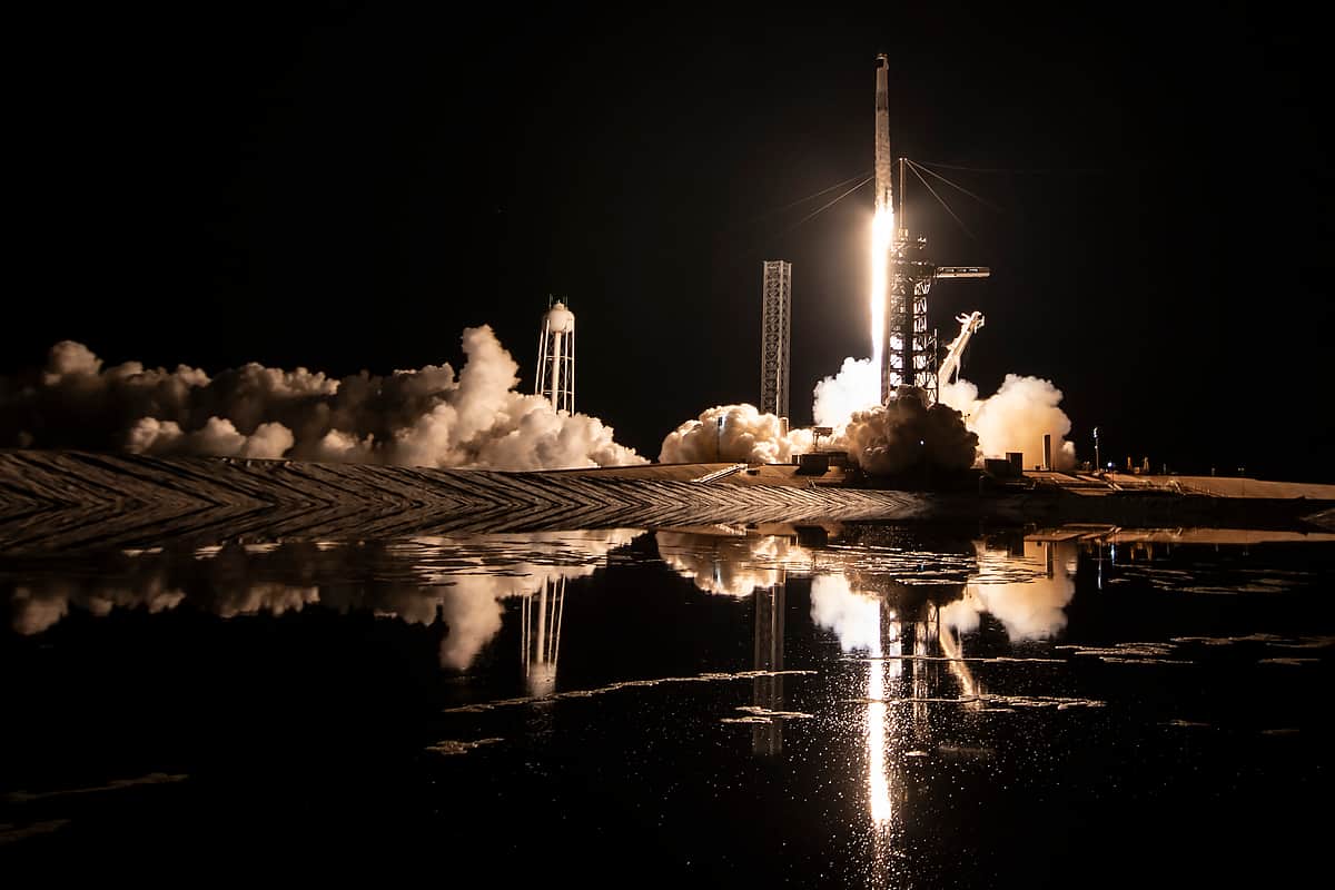 விண்ணில் பாய்ந்த பால்கன் 9 ராக்கெட் - புகைப்படங்கள்