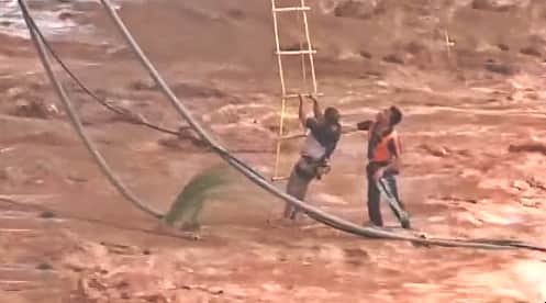 ஜம்முவில் கனமழை: ஆற்றில் அடித்துசெல்லப்பட்ட 9 பேர் மீட்பு!