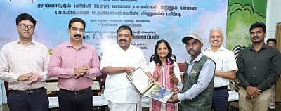தாய்லாந்தில் பயிற்சி பெற்று திரும்பிய யானைப் பாகன்களுக்கு சான்றிதழ்