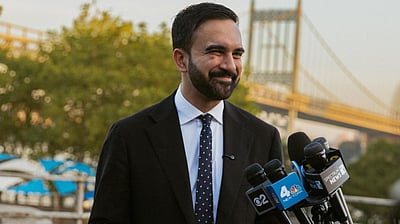 நியூ யார்க் மேயர் தேர்தலில் போட்டியிடும் பிரபல பாலிவுட் இயக்குநரின் மகன்! யார் இவர்?