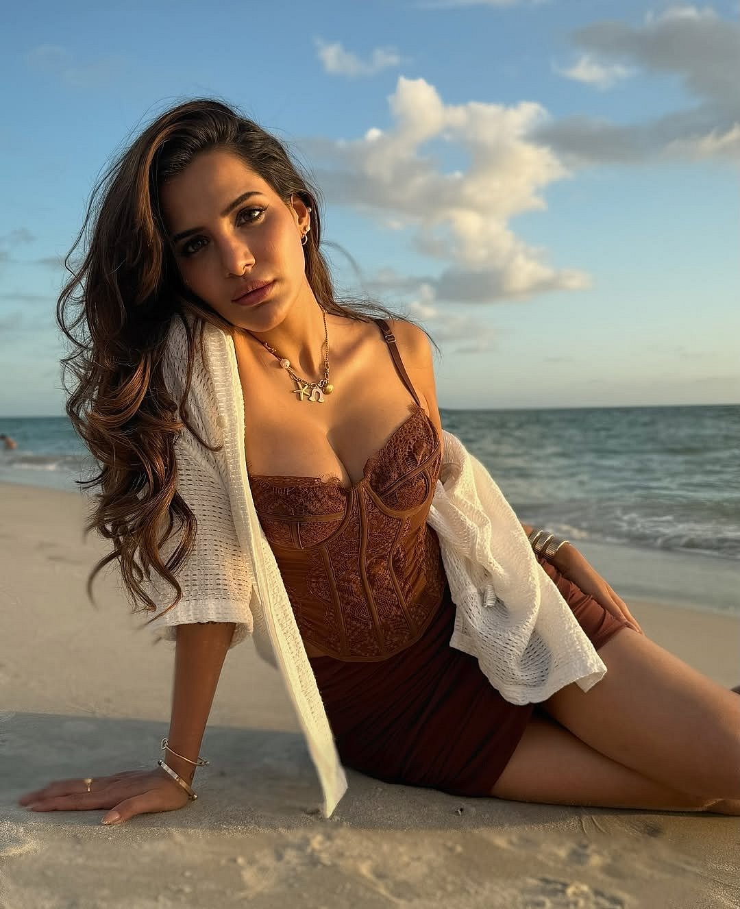 கரையில் ஒரு முத்து... ஆஷு ரெட்டி!