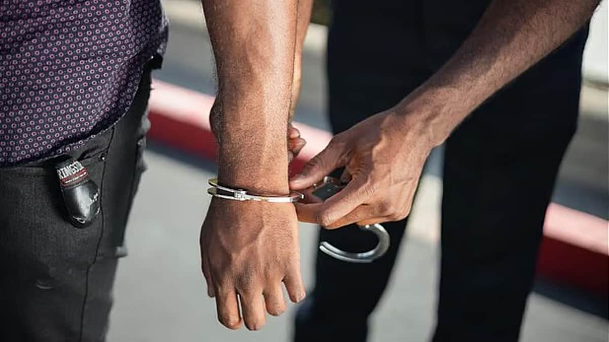 இந்திய பாதுகாப்பு அமைச்சகத்தில் பணிபுரிந்த பாகிஸ்தான் உளவாளி! 2 ஆண்டு கண்காணிப்பில் திடுக் தகவல்!