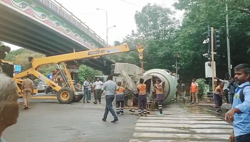 அடையாறில் லாரிகள் மோதி விபத்து! போக்குவரத்து பாதிப்பு!