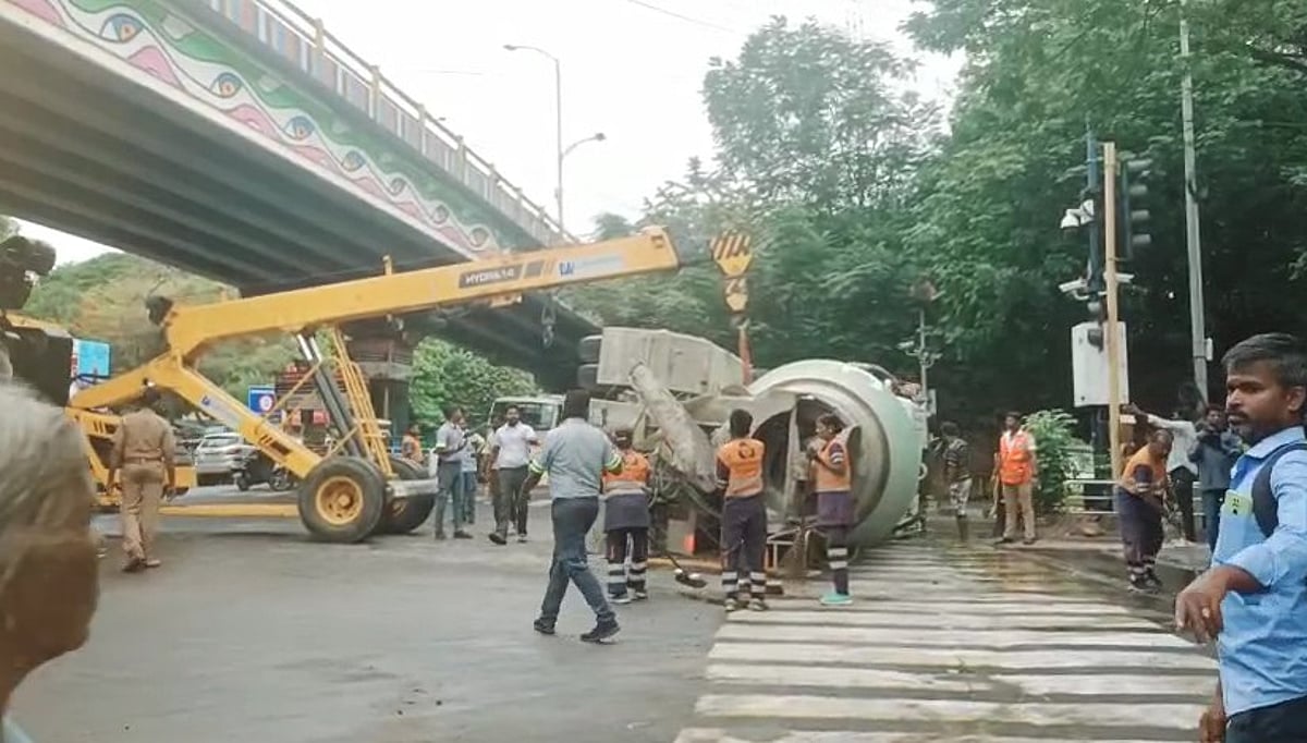 அடையாறில் லாரிகள் மோதி விபத்து! போக்குவரத்து பாதிப்பு!