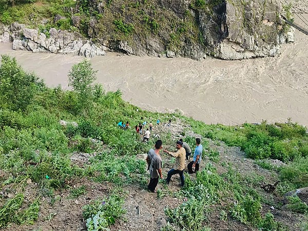 எங்கள் தவறுதான் என்ன? கடவுளிடம் கண்ணீருடன் கேட்ட சிறுவன்!