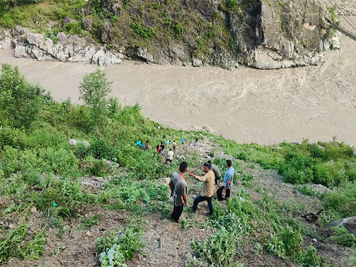 எங்கள் தவறுதான் என்ன? கடவுளிடம் கண்ணீருடன் கேட்ட சிறுவன்!