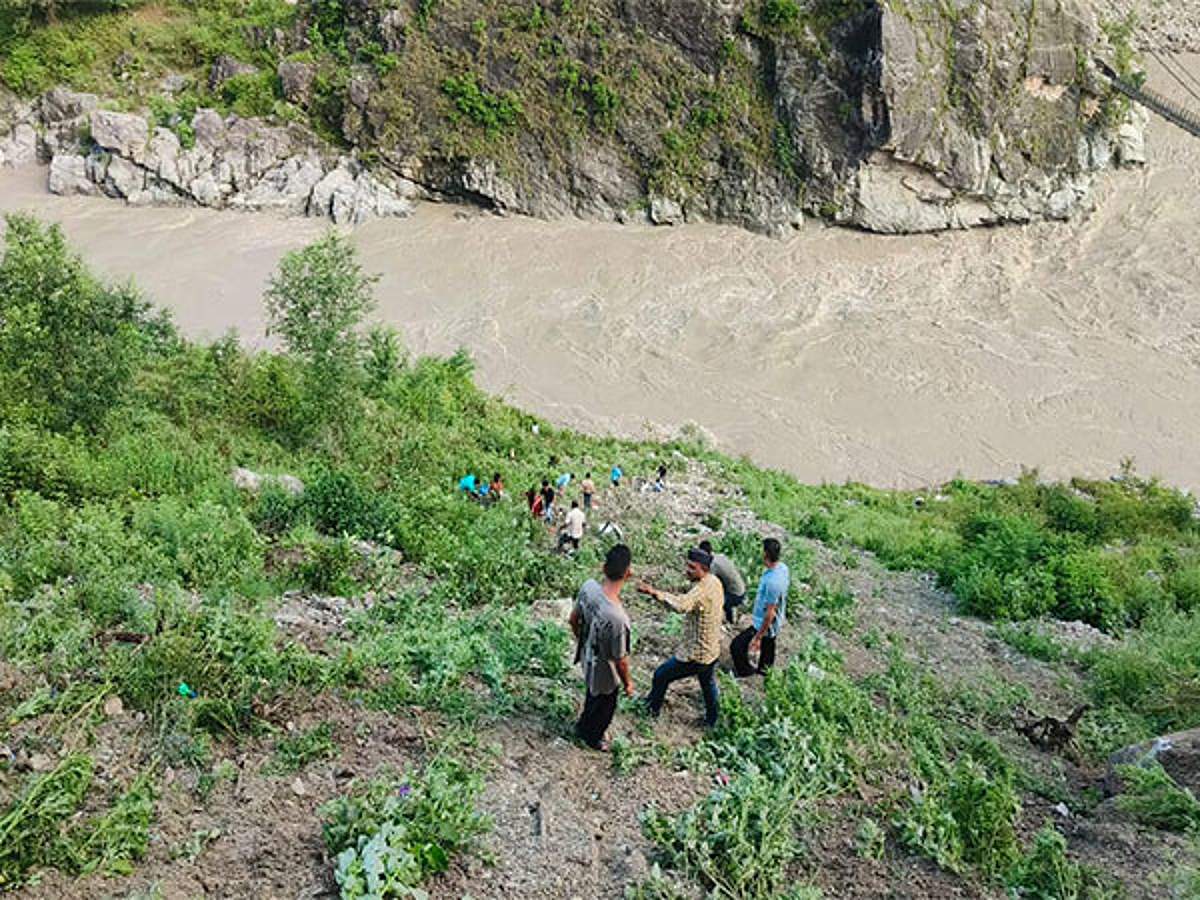 எங்கள் தவறுதான் என்ன? கடவுளிடம் கண்ணீருடன் கேட்ட சிறுவன்!