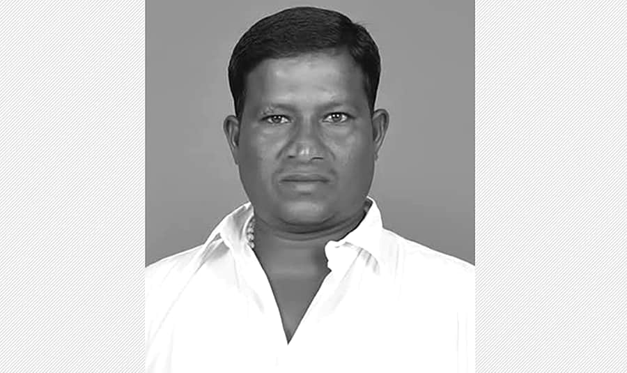 நடுக்கடலில் மீனுடன் சேர்ந்த மடிவலை மார்பில் விழுந்ததில்  மீனவர் பலி