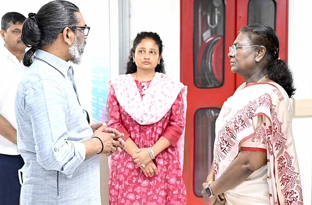 சிபு சோரனிடம் நலம் விசாரித்த 
குடியரசுத் தலைவா்