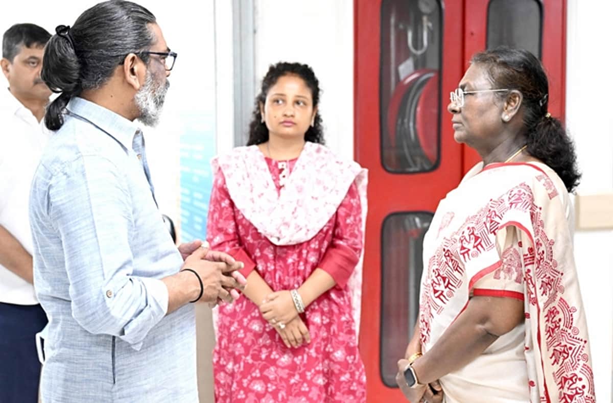 சிபு சோரனிடம் நலம் விசாரித்த
குடியரசுத் தலைவா்