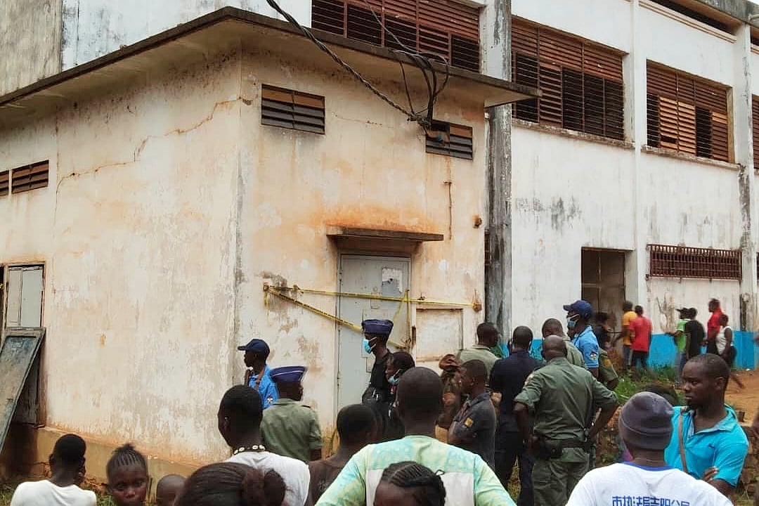 ஆப்பிரிக்க பள்ளிக்கூடத்தில் கூட்ட நெரிசல்! 20 மாணவர்கள் பலி! 