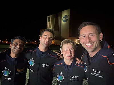 சா்வதேச விண்வெளி நிலையத்தில் தடம் பதித்தாா் சுபான்ஷு சுக்லா 