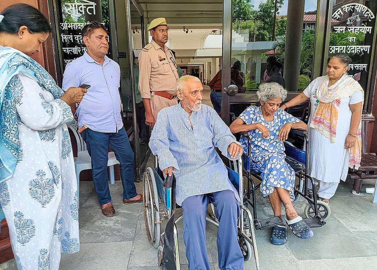 நொய்டாவில் சட்டவிரோத முதியோர் இல்லத்தில் இருந்து 42 முதியவர்கள் மீட்பு