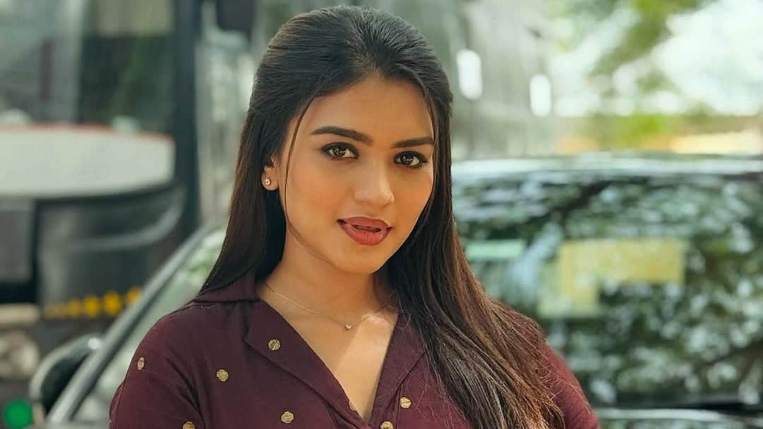 கார்குழல் கடவையே... ஷபானா!