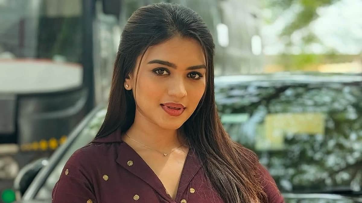 கார்குழல் கடவையே... ஷபானா!