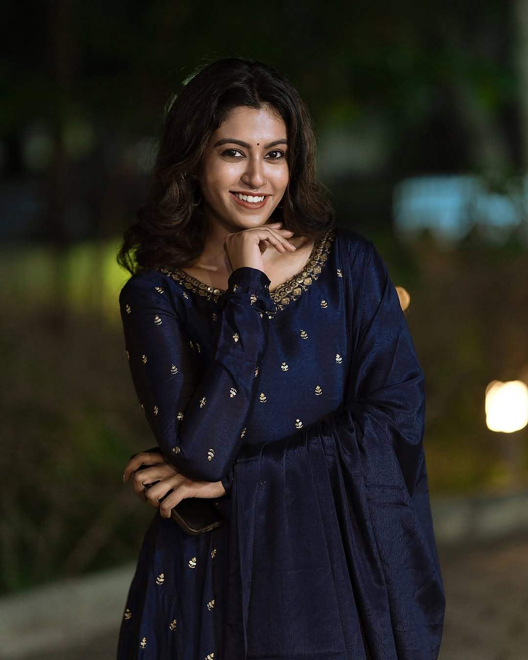 பொன்மகள் வந்தாள்... ரோஷ்னி ஹரிப்ரியன்!