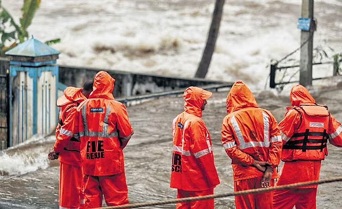 கேரளத்தில் 5 மாவட்டங்களுக்கு ஆரஞ்ச் அலர்ட்! அணைகள் திறப்பால்..மக்கள் வெளியேற்றம்!