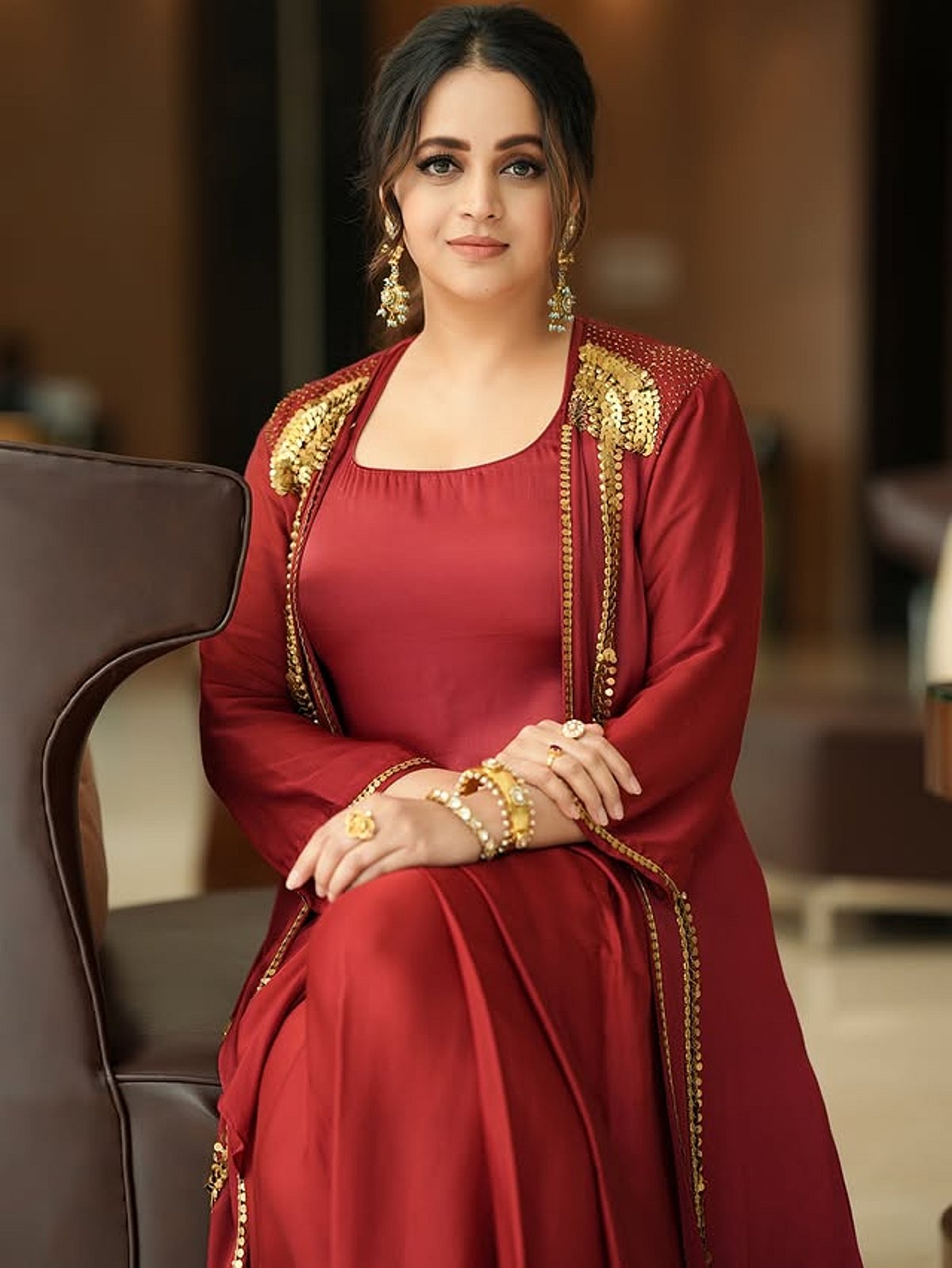 அழகின் நிறம் சிவப்பு.. பாவனா!