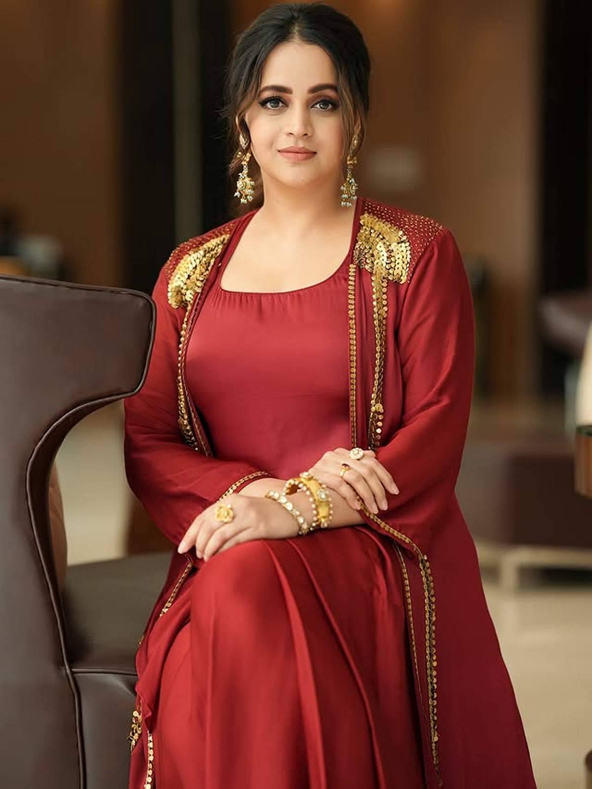 அழகின் நிறம் சிவப்பு.. பாவனா!