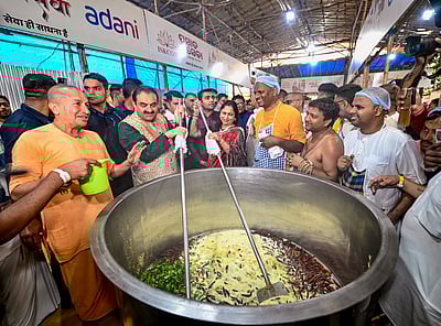 புரி ரத யாத்திரையில் அதானி குடும்பத்துடன் பங்கேற்பு! 