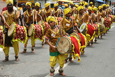 இலக்கியம் காட்டும் மும்மத யானைகள்
