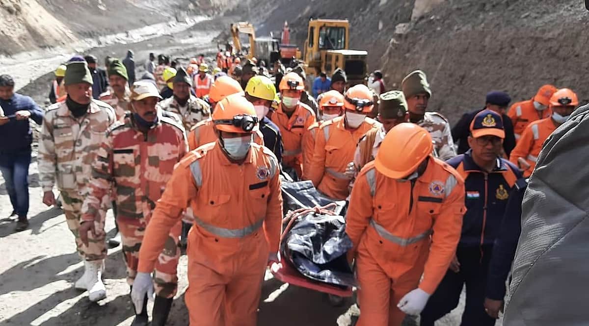 ராஜஸ்தானில் குழாய் பதிக்க மண் தோண்டியபோது சரிந்து விழுந்ததில் 4 பேர் பலி