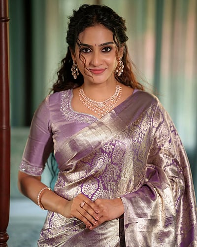 மணப்பெண்ணே... அதிதி ரவி!