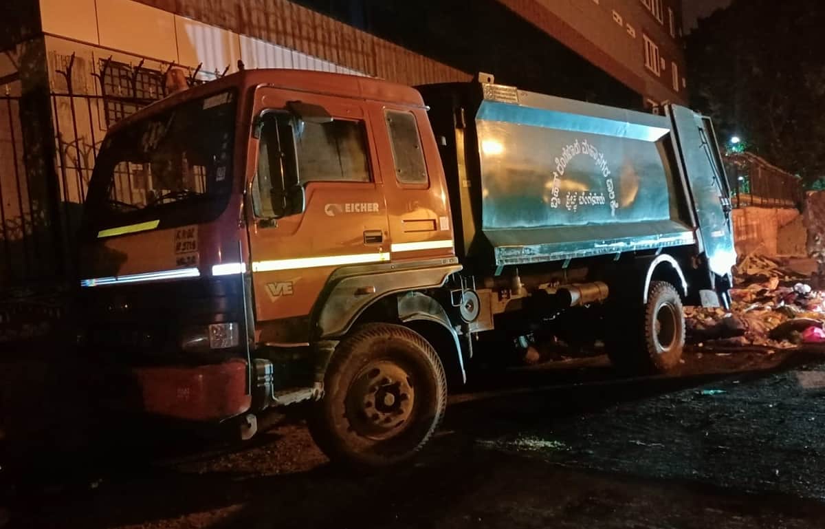 பெங்களூரு: குப்பை லாரியில் இருந்து இளம் பெண்ணின் சடலம் மீட்பு !
