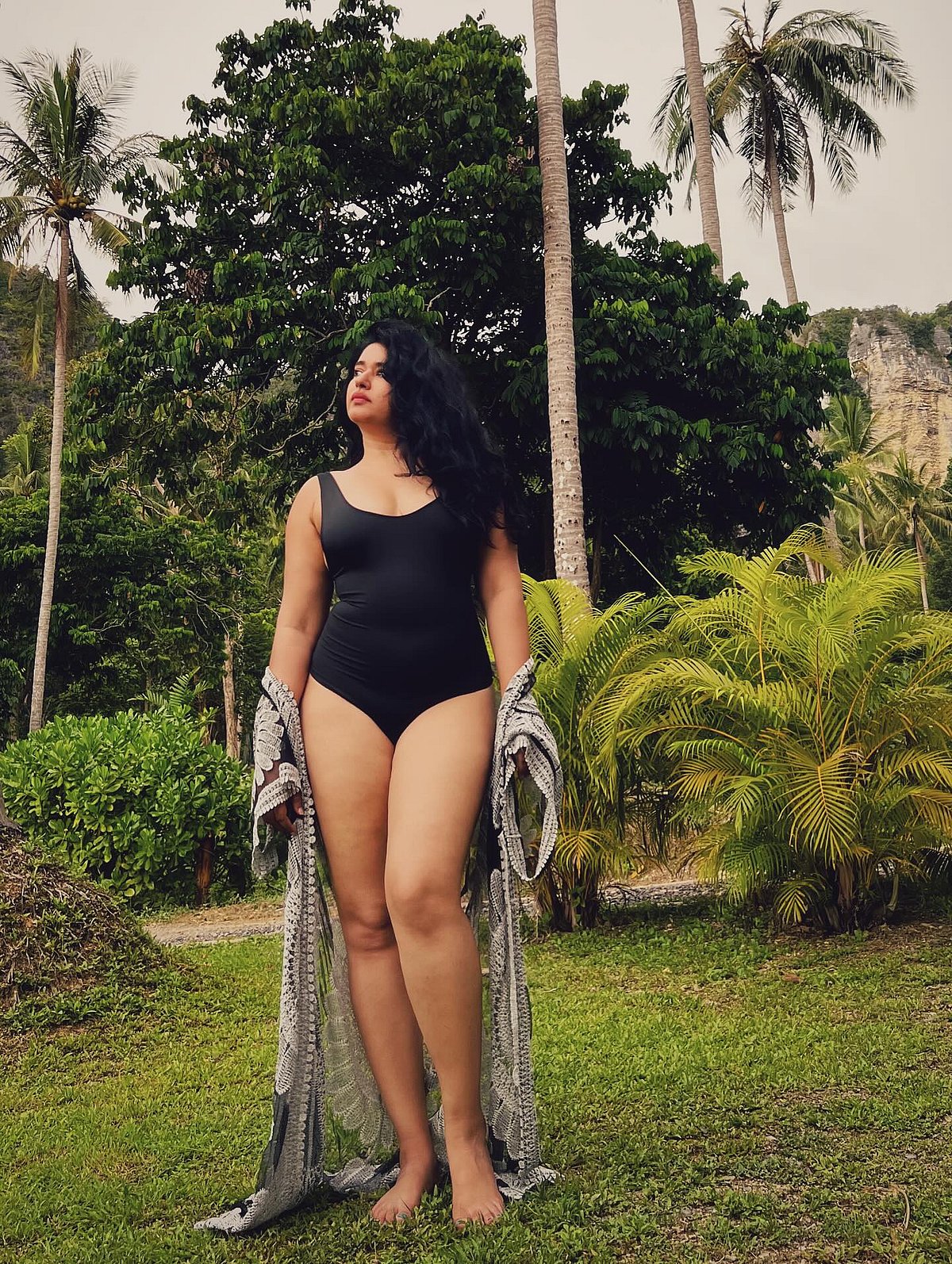 அகம் புறம்.. பூனம் பாஜ்வா!