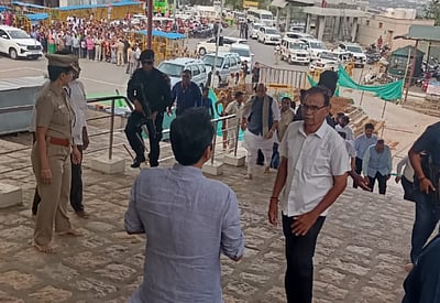 மருதமலை முருகன் கோயிலில் ராஜ்நாத் சிங் சுவாமி தரிசனம்!