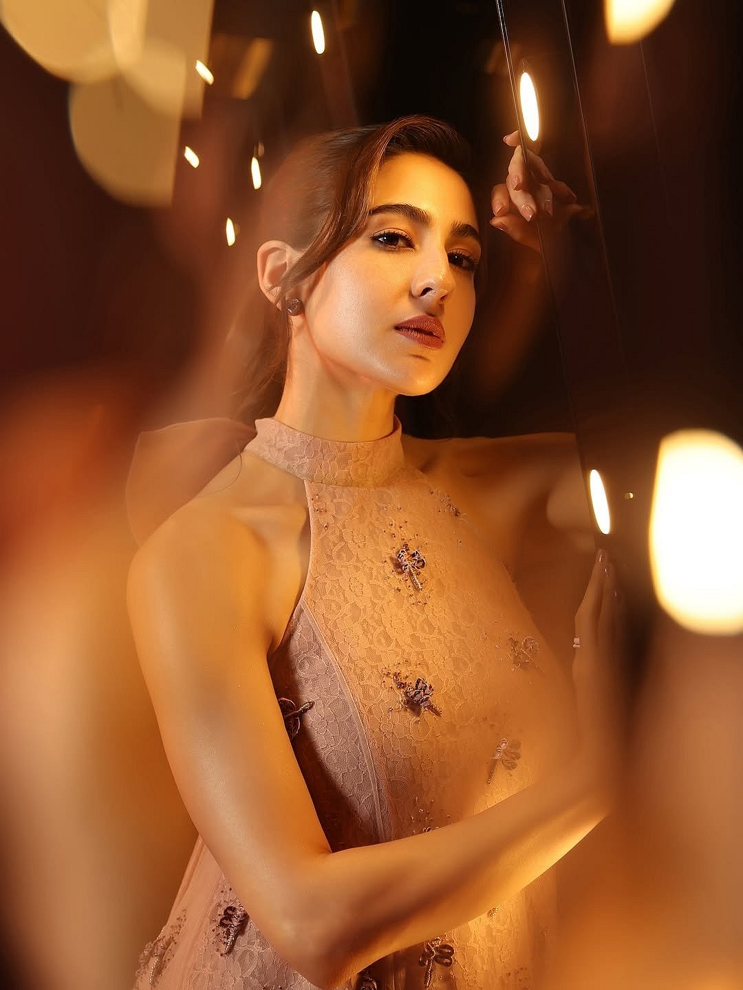 ஒளியாக... சாரா அலிகான்!