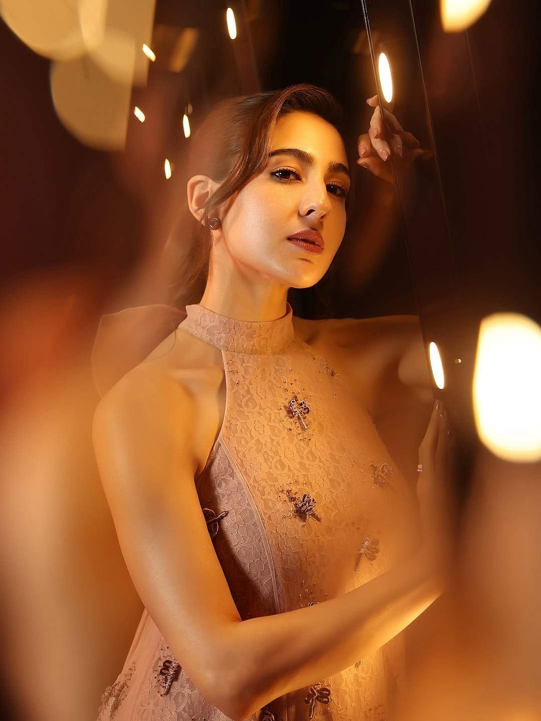 ஒளியாக... சாரா அலிகான்!