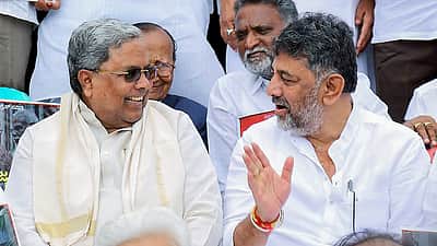 ஊழல் கடவுள்கள் சித்தராமையா, டி.கே. சிவக்குமார்: பாஜக மீது காங்கிரஸ் புகார்!