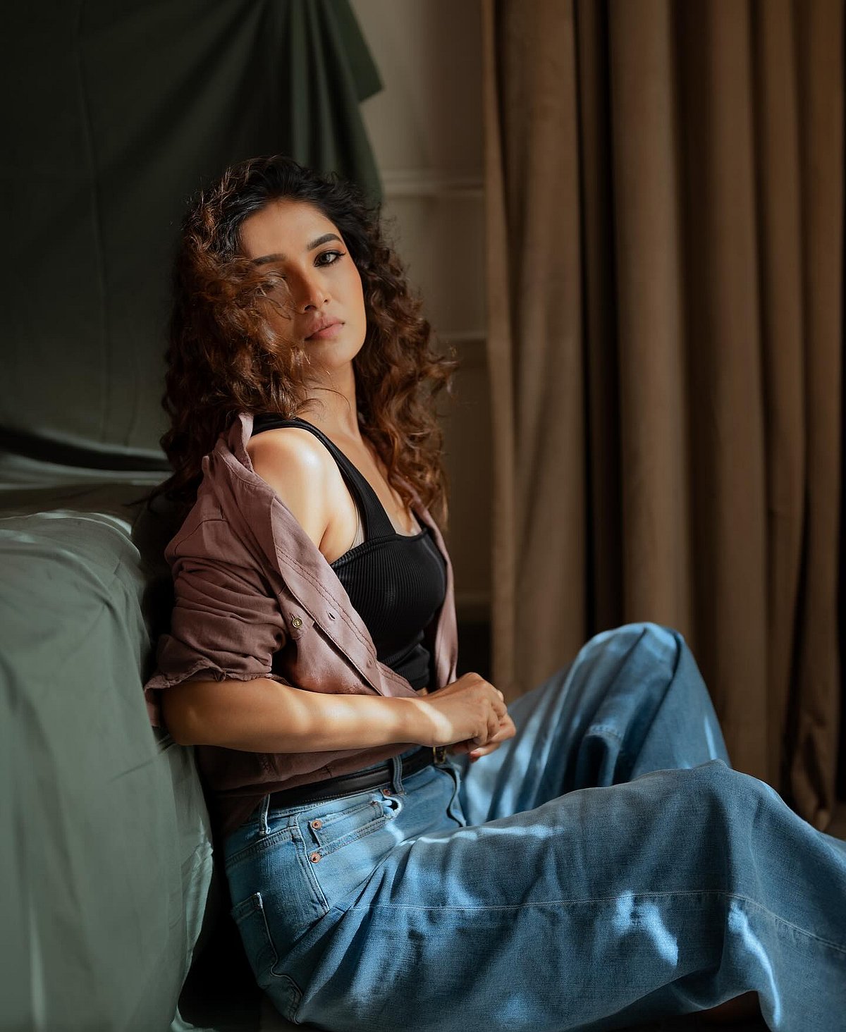 வேற மாறி... வாணி போஜன்!