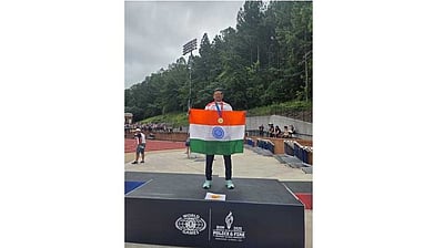 உலக தடகளப் போட்டி: தங்கப்பதக்கம் வென்ற சாா்பு ஆய்வாளா்