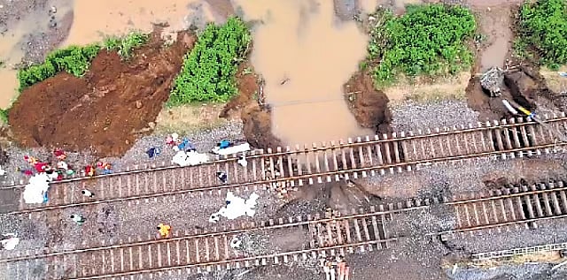 ஒடிசாவில் கனமழையால் நிலச்சரிவு! ரயில் சேவைகள் ரத்து! 