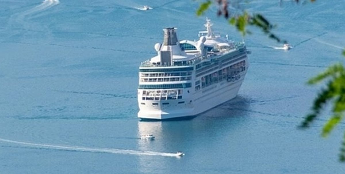 பாலி தீவில் படகு கடலில் கவிழ்ந்து 43 பேர் மாயம்