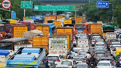 தில்லியில் பழைய வாகனங்களுக்கான எரிபொருள் தடை: கடும் எதிர்ப்பால் தளர்வுகள்!