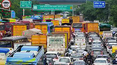 தில்லியில் பழைய வாகனங்களுக்கான எரிபொருள் தடை: கடும் எதிர்ப்பால் தளர்வுகள்!