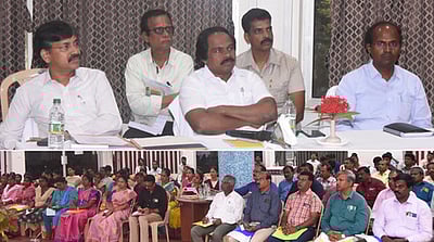 பால் உற்பத்தியாளா்களுக்கு வங்கியில் கறவை மாட்டு கடன் பெற்றுத் தர வேண்டும்: அதிகாரிகளுக்கு அமைச்சா் அறிவுறுத்தல்