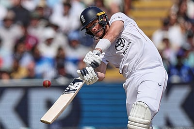 அதிகபட்ச ரன்கள் குவித்த விக்கெட் கீப்பராக வரலாறு படைத்த ஜேமி ஸ்மித்!