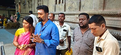 பேரூர் பட்டீஸ்வரர் கோயிலில் நடிகை சிநேகா குடும்பத்தினருடன் சாமி தரிசனம்