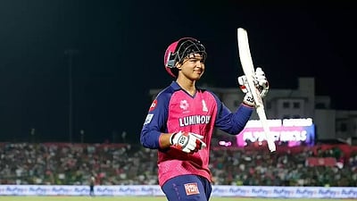 யு-19 நான்காவது ஒருநாள்: சதம் விளாசி அதிரடியில் மிரட்டிய வைபவ் சூர்யவன்ஷி!