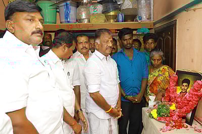 அஜித்குமார் குடும்பத்தினருக்கு ஓபிஎஸ் நேரில் ஆறுதல்!