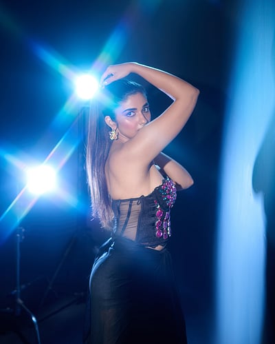 உந்தன் கையில் சொர்க்கம்... பிரக்யா நாக்ரா!