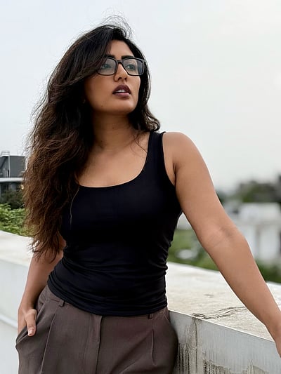 ஜிகிடி கில்லாடி... ஈஷா ரெப்பா!